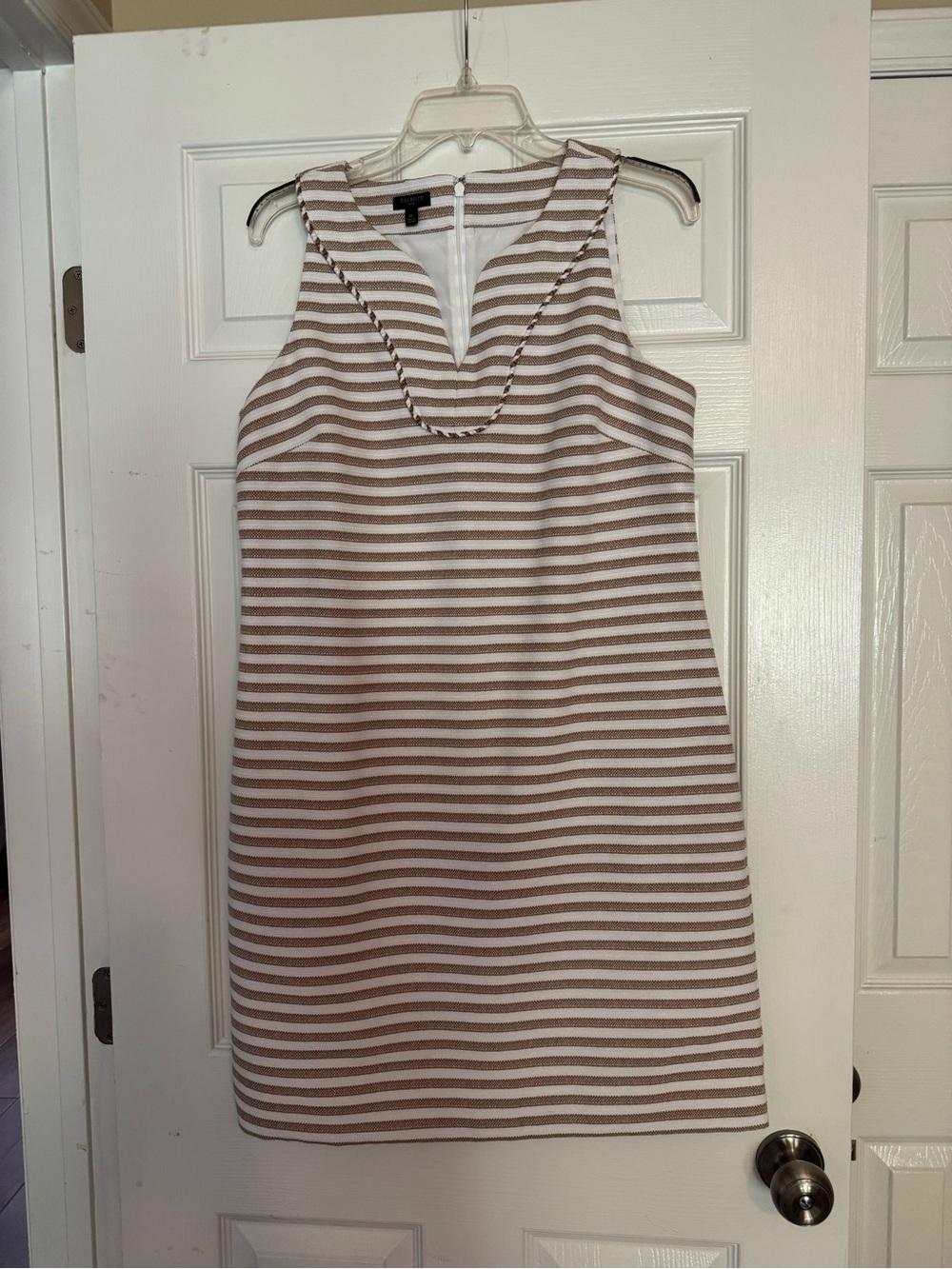 Talbots Petite Sleeveless Shift Dress in Tan and White